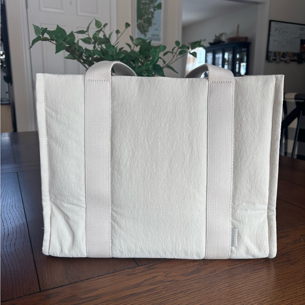 Lululemon Boxy Tote Bag 10L - Picture 2 of 10